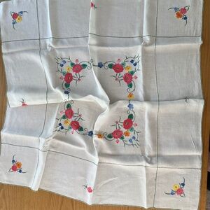 VINTAGE LINEN TABLECLOTH